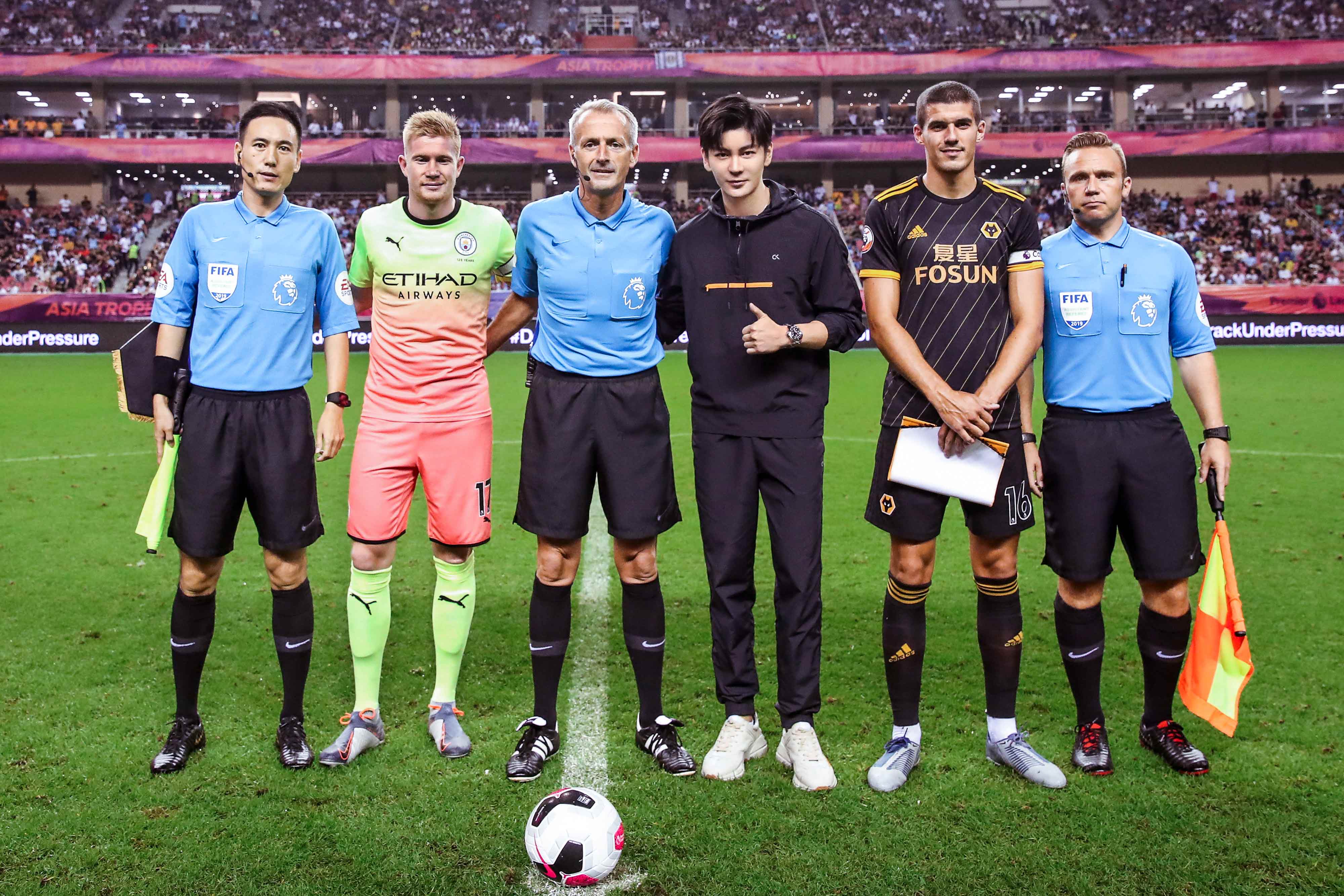 他在洛杉矶 他在洛杉矶