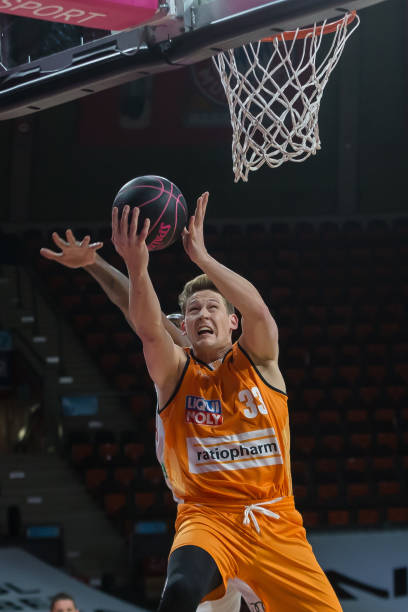 一直是国际 一直是国际