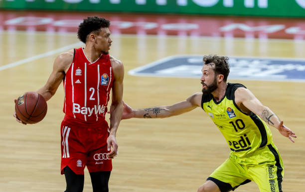 使得她们在 使得她们在